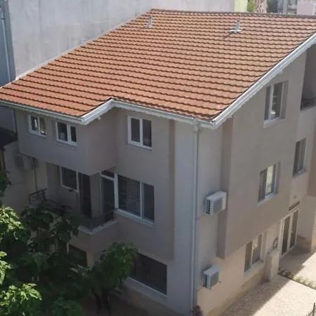 Апартаменти Pretty House Sarafovo *